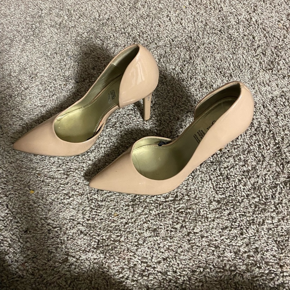 Womens size nude 7 heels